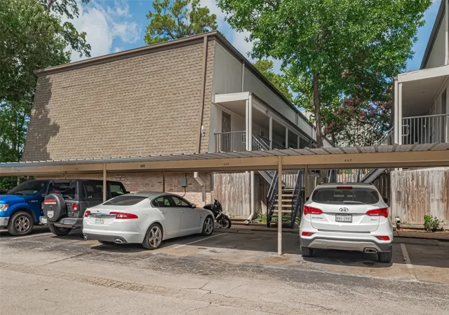 2nd image of 12633 Memorial Dr, Houston, TX 77024