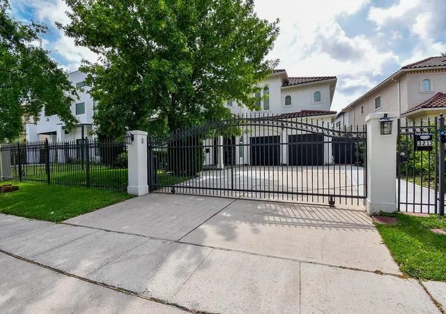 2nd image of 3213 Mcculloch Cir, Houston, TX 77056 | MLS# 10976132
