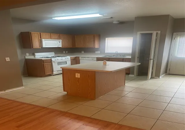 4th image of 2215 Walnut Fair Ln, Spring, TX 77373 | MLS# 56731099