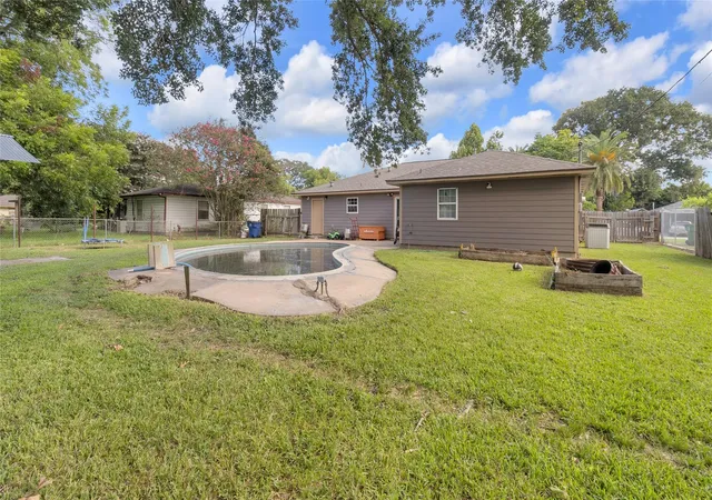 33rd image of 617 Catalpa St, Angleton, TX 77515 | MLS# 25554234