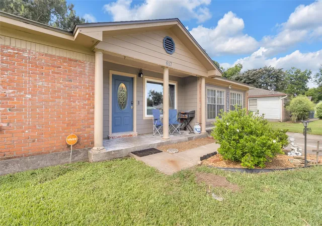 4th image of 617 Catalpa St, Angleton, TX 77515 | MLS# 25554234