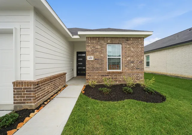 Photo 3 of Single family home for sale at 1409 17th Avenue N, Texas City, TX 77590 | MLS# 21920318 | Listing updated on 2026-09-19
