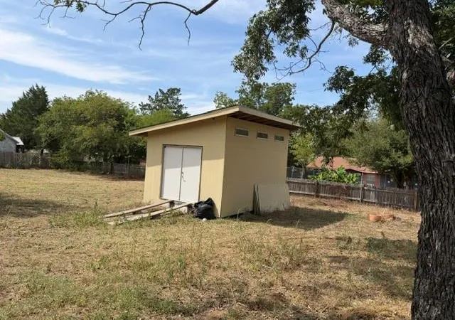 2nd image of 707 W Madison St, Elgin, TX 78621 | MLS# 15842477