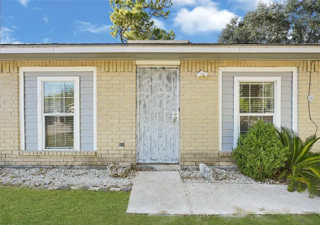 Photo 3 of Single family home for sale at 11619 Birch Run Ln, Houston, TX 77067 | MLS# 53157059 | Listing updated on 2025-11-16