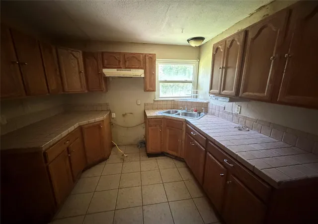 3rd image of 2631 N Camp Cir, La Marque, TX 77568 | MLS# 73113019