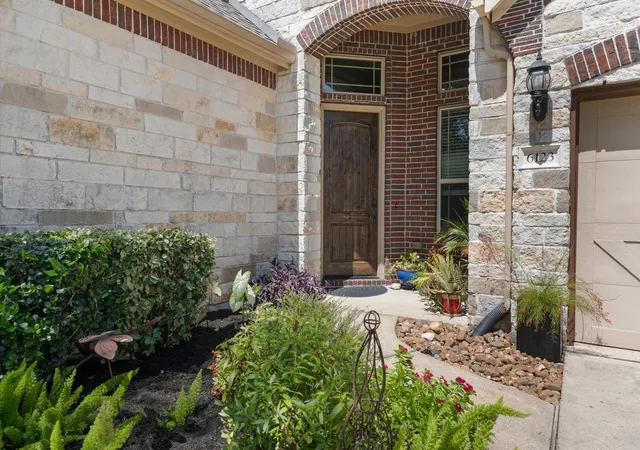 Photo 3 of Single family home for sale at 6123 Norwood Mills Ct, League City, TX 77573 | MLS# 33047404 | Listing updated on 2026-09-05