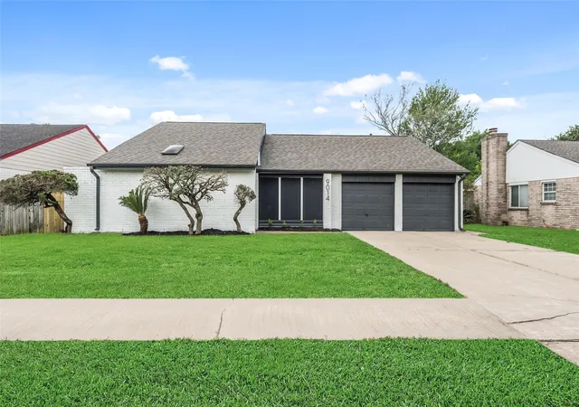 Photo 3 of Sale Pending at 9014 Kirkmont Dr, Houston, TX 77089 | MLS# 52357457 | Listing updated on 2026-09-16