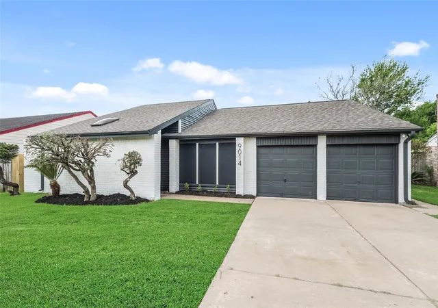 Photo 3 of Sale Pending at 9014 Kirkmont Dr, Houston, TX 77089 | MLS# 52357457 | Listing updated on 2026-09-16