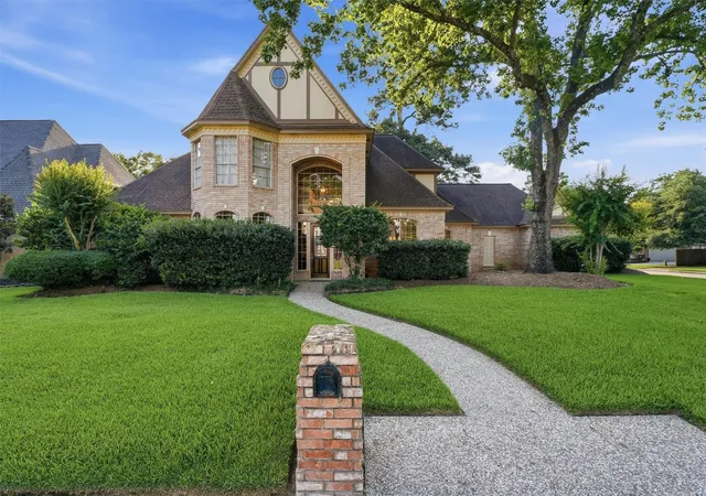 Photo 2 of Single family home for sale at 5819 Rocky Brk Dr, Kingwood, TX 77345 | MLS# 48103319 | Listing updated on 2026-07-31