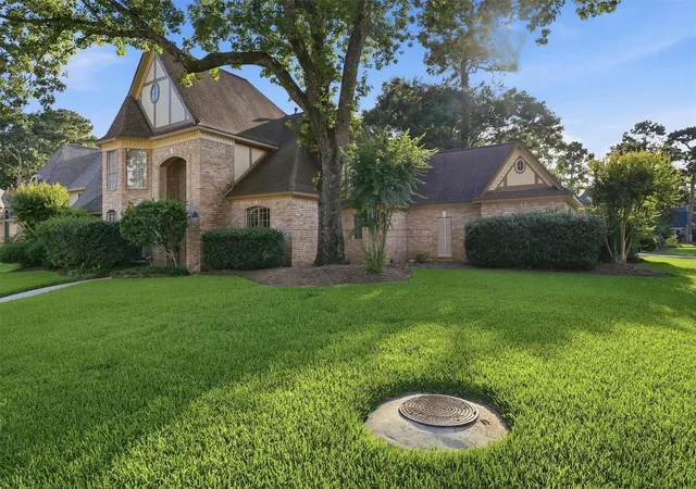 Photo 3 of Single family home for sale at 5819 Rocky Brk Dr, Kingwood, TX 77345 | MLS# 48103319 | Listing updated on 2026-07-31