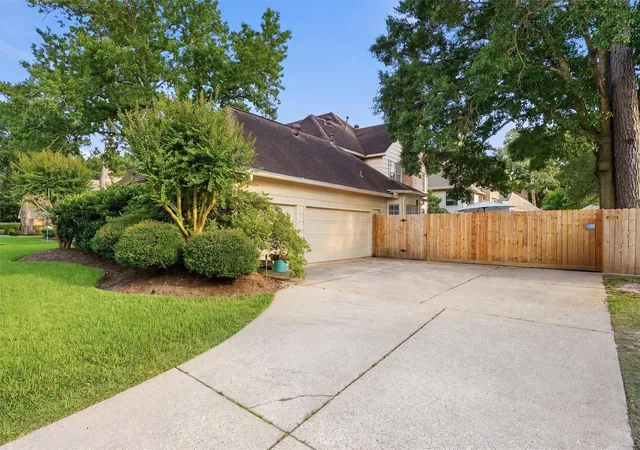 Photo 3 of Single family home for sale at 5819 Rocky Brk Dr, Kingwood, TX 77345 | MLS# 48103319 | Listing updated on 2026-07-31