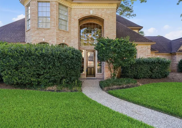 Photo 4 of Single family home for sale at 5819 Rocky Brk Dr, Kingwood, TX 77345 | MLS# 48103319 | Listing updated on 2026-07-31