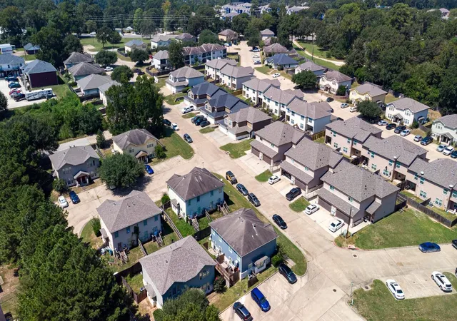 1st image of 134 136 Sendero Dr, Huntsville, TX 77340 | MLS# 28502165
