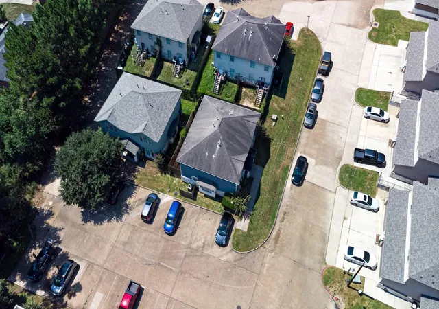 3rd image of 134-136 Sendero Dr, Huntsville, TX 77340 | MLS# 28502165