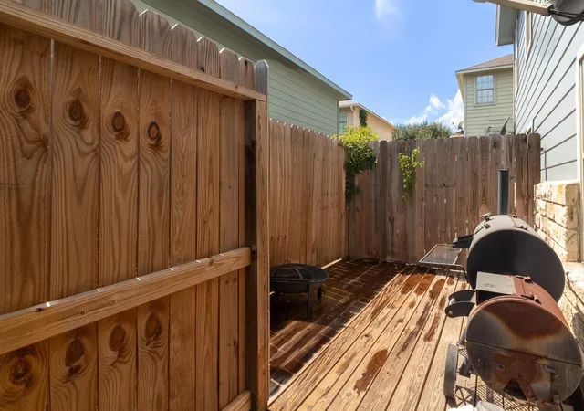 6th image of 134 136 Sendero Dr, Huntsville, TX 77340 | MLS# 28502165