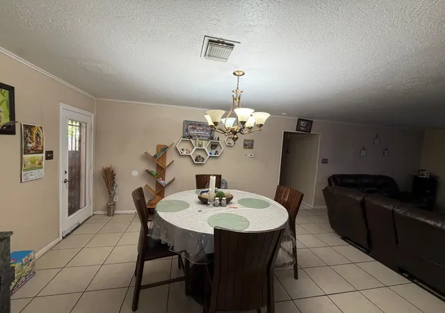 4th image of 626 Saddle Rock Dr, Houston, TX 77037 | MLS# 13301106