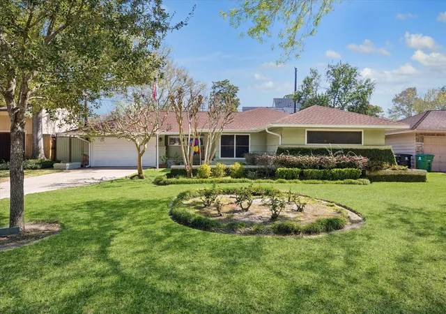 Photo 3 of Single family home for sale at 8611 Ferris Dr, Houston, TX 77096 | MLS# 24824831 | Listing updated on 2026-08-31