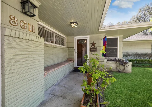 Photo 4 of Single family home for sale at 8611 Ferris Dr, Houston, TX 77096 | MLS# 24824831 | Listing updated on 2026-08-31