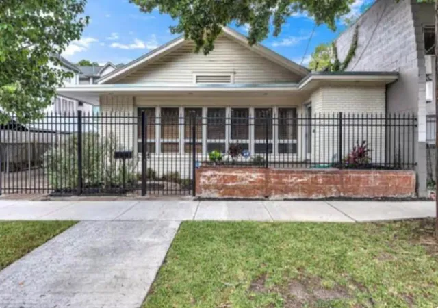Photo 1 of Single family home for sale at 4204 Stanford St, Houston, TX 77006 | MLS# 53000488 | Listing updated on 2026-09-08