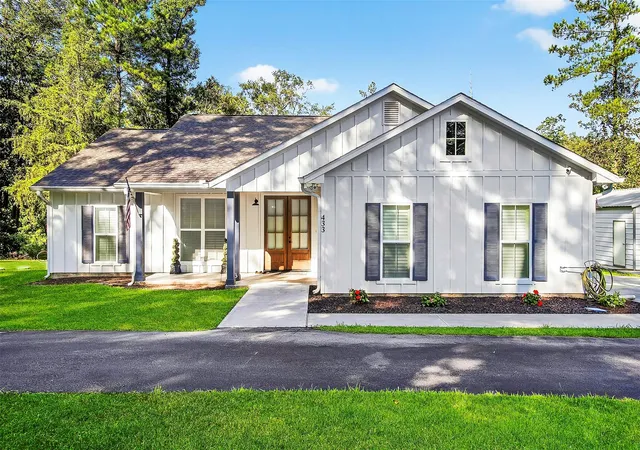 1st image of 433 E Hickory Dr E, Livingston, TX 77351 | MLS# 35965309