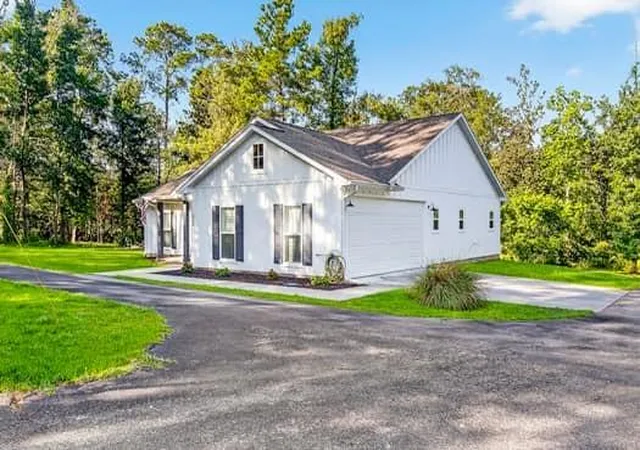 2nd image of 433 E Hickory Dr E, Livingston, TX 77351 | MLS# 35965309