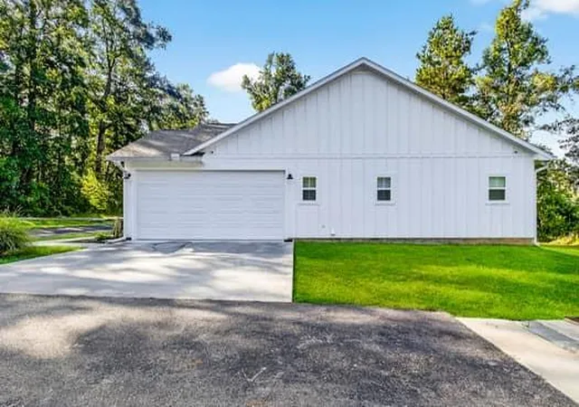 3rd image of 433 E Hickory Dr E, Livingston, TX 77351 | MLS# 35965309