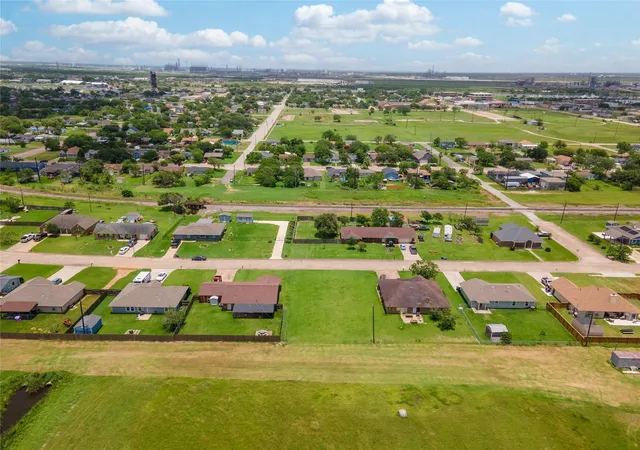 Homes for sale in Freeport, TX | 415 W 9th St, Freeport, TX 77541 | MLS# 53296703