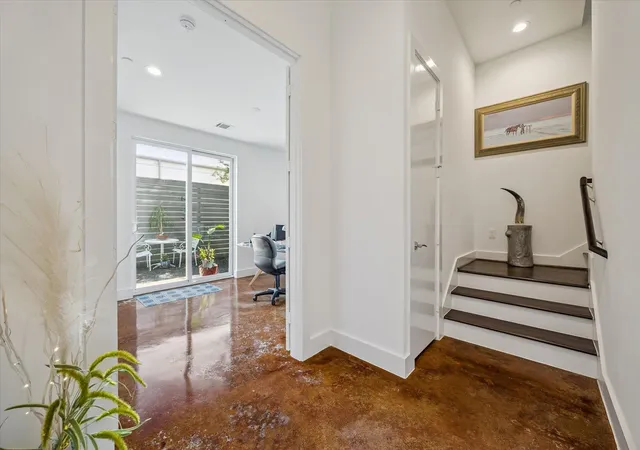 Photo 3 of Single family home for sale at 5921 E Post Oak Ln, Houston, TX 77055 | MLS# 92861832 | Listing updated on 2026-09-16