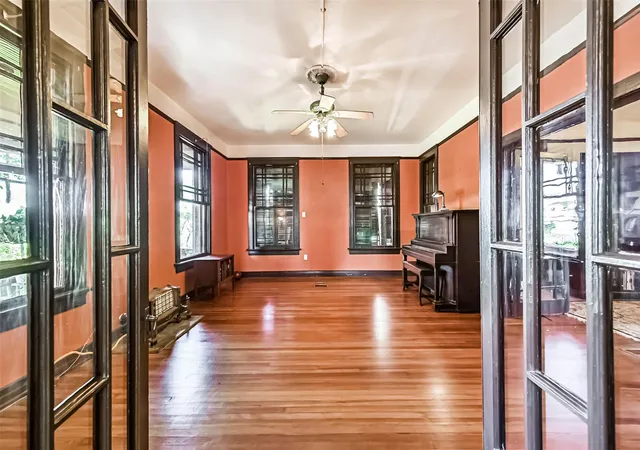 Photo 3 of Single family home for sale at 2911 Broadway St, Galveston, TX 77550 | MLS# 10141776 | Listing updated on 2026-06-17
