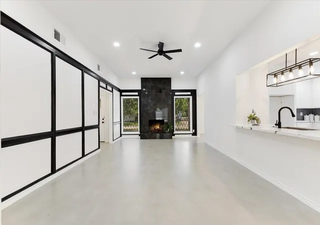 2nd image of 3815 Plum Hollow Dr, Houston, TX 77059 | MLS# 14794116