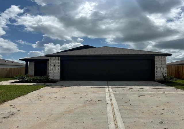 Photo 3 of Sale Pending at 903 Constitution Dr, Bay City, TX 77414 | MLS# 80996908 | Listing updated on 2026-09-15