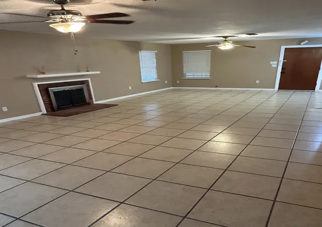 Photo 4 of Single family home for sale at 118 Tarpon Ave, Galveston, TX 77550 | MLS# 94853221 | Listing updated on 2026-08-28