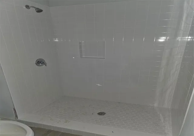 5th image of 9905 Dipping Brook St, Houston, TX 77076 | MLS# 47939691