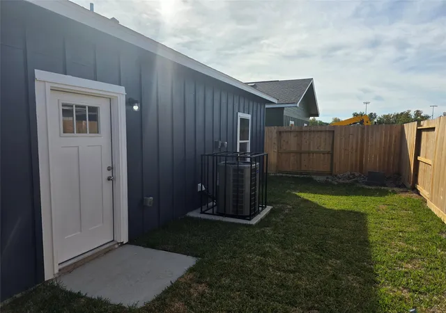 7th image of 9905 Dipping Brook St, Houston, TX 77076 | MLS# 47939691