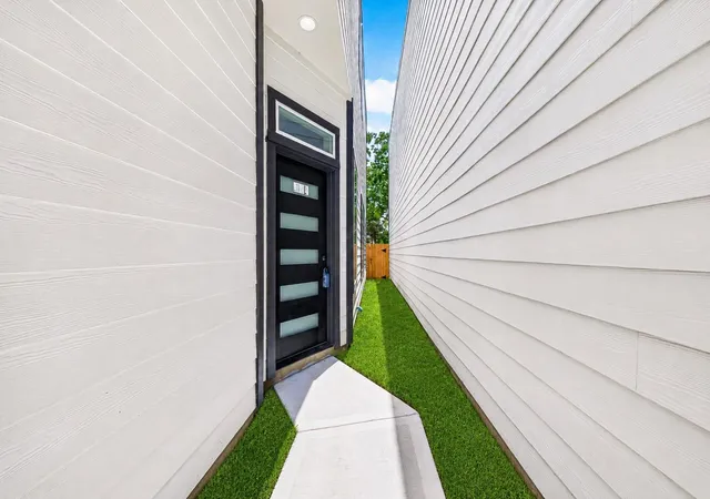 Photo 2 of Single family home for sale at 7719 Bowen St, Houston, TX 77051 | MLS# 97274296 | Listing updated on 2026-08-22