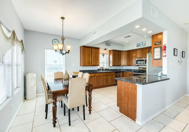 5th image of 119 Bay Ave, Freeport, TX 77541 | MLS# 63994638