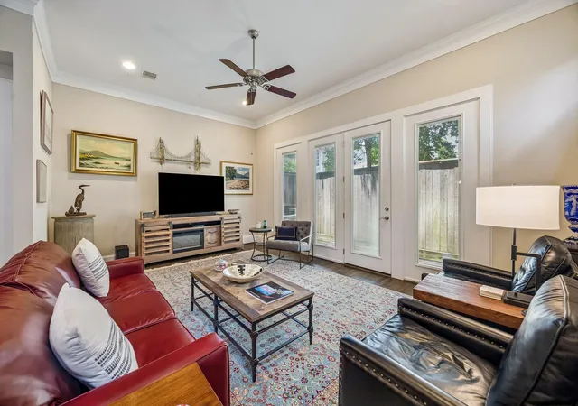 2nd image of 1206 Welch St, Houston, TX 77006 | MLS# 73775758