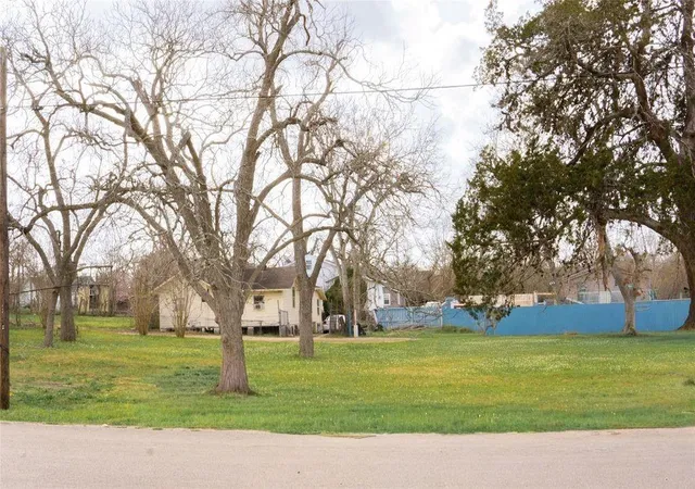 1st image of 204 3rd St, Rosenberg, TX 77471 | MLS# 87763556