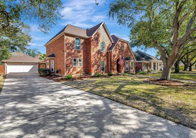 3rd image of 714 Crestwood Dr, El Lago, TX 77586 | MLS# 37254950