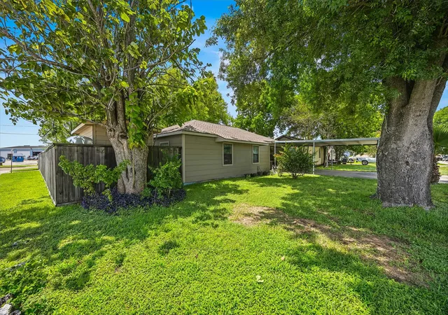 Photo 2 of Single family home for sale at 8822 Koala Dr, Houston, TX 77061 | MLS# 97885004 | Listing updated on 2026-07-09