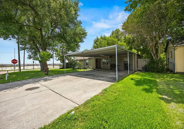 Photo 3 of Single family home for sale at 8822 Koala Dr, Houston, TX 77061 | MLS# 97885004 | Listing updated on 2026-07-09