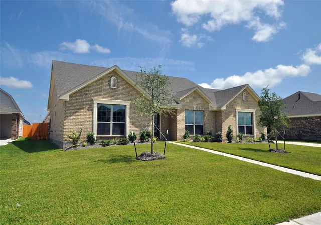 Photo 3 of Single family home for sale at 2210 Fortuna Dr, League City, TX 77539 | MLS# 74388531 | Listing updated on 2026-08-02