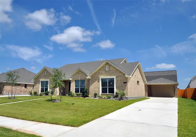 Photo 4 of Single family home for sale at 2210 Fortuna Dr, League City, TX 77539 | MLS# 74388531 | Listing updated on 2026-08-02