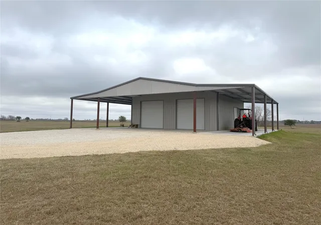 3rd image of 323 Prairie Switch Rd, El Campo, TX 77437 | MLS# 30668025