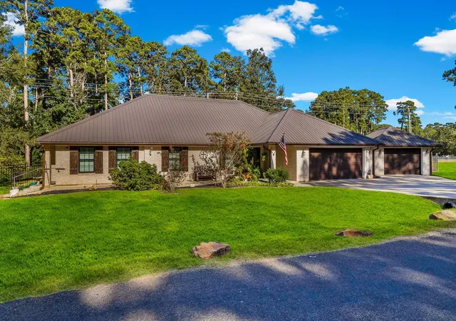 Photo 2 of Single family home for sale at 145 Idlewilde Dr, Onalaska, TX 77360 | MLS# 48746743 | Listing updated on 2026-08-28