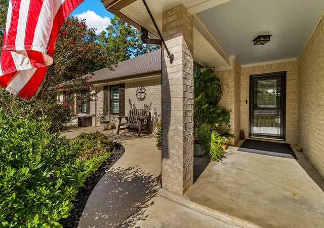 Photo 3 of Single family home for sale at 145 Idlewilde Dr, Onalaska, TX 77360 | MLS# 48746743 | Listing updated on 2026-08-28