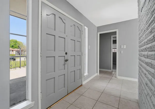 4th image of 12811 Club Ln, Houston, TX 77099 | MLS# 77388429