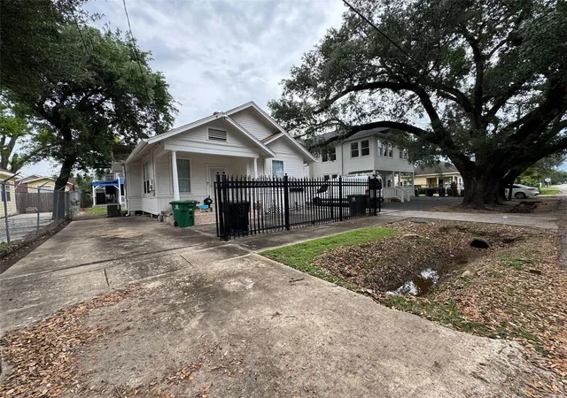 2nd image of 15 Stiles St, Houston, TX 77011 | MLS# 65976644