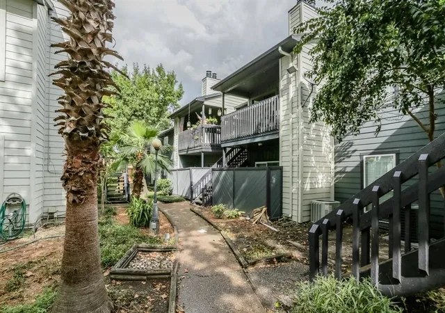 Condominium at 9009 Richmond Ave #403, Houston, TX 77063 | MLS# 83336819 | | Sold on 2021-04-01