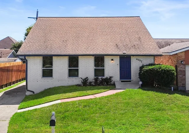 Photo 3 of Single family home for sale at 8007 Beluche Dr, Galveston, TX 77551 | MLS# 29956276 | Listing updated on 2026-06-24